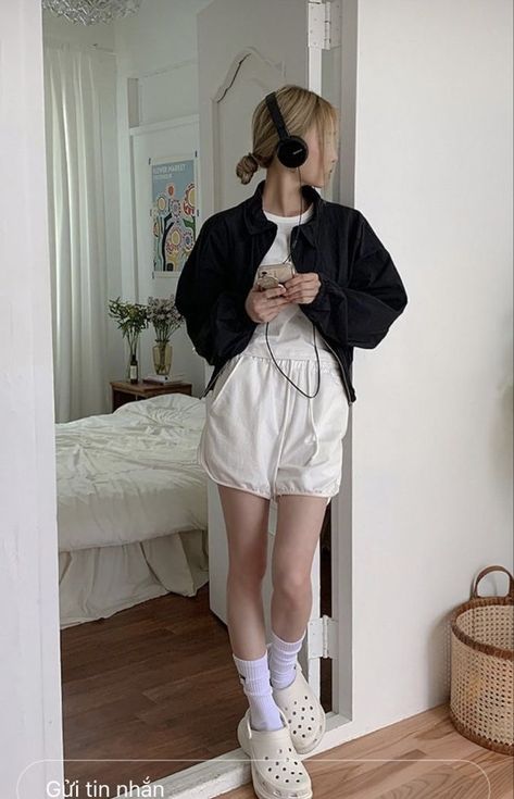 Crocs Outfit Dress, Crocs Korean Fashion, Cute Outfit With Crocs, Outfits For Crocs, Crocs With Dress, Crocs Fashion Outfit, Cute Croc Outfits, Mega Crush Crocs Outfit, What To Wear With Crocs