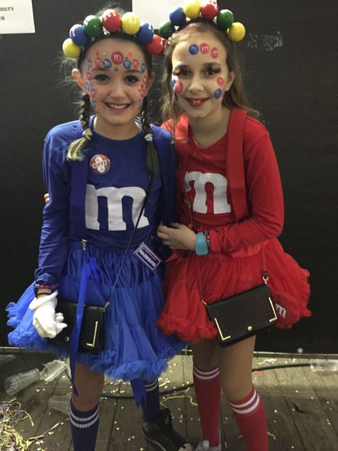 Kids M&m Costume, M&m Halloween Costume Diy, Skittle Costume, M And M Costume, M M Halloween Costume, M&m Halloween Costume, M&m Costume, Funny Group Halloween Costumes, Easy Halloween Outfit