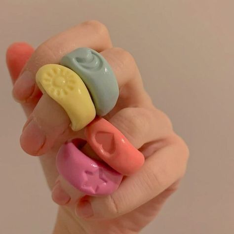 Polymer Clay Rings, Fimo Ring, Diy Clay Rings, Polymer Clay Ring, Clay Rings, Bank Check, Sculpture Art Clay, Polymer Clay Jewelry Tutorials, Tanah Liat