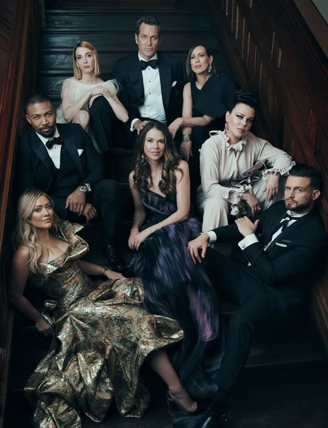 Younger Tv Series, Debi Mazar, Charles Michael Davis, Group Shoot, Group Photoshoot, Sutton Foster, Group Portrait, Family Portrait Poses, Family Photoshoots