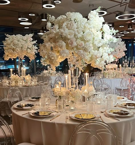 Tall Wedding Centerpieces Elegant, White Table Centerpieces, White Wedding Flowers Centerpieces, Weddings Decorations Elegant Romantic, Green Wedding Decorations, White Centerpieces, White Wedding Ceremony, Jasmine Wedding, White Weddings Reception