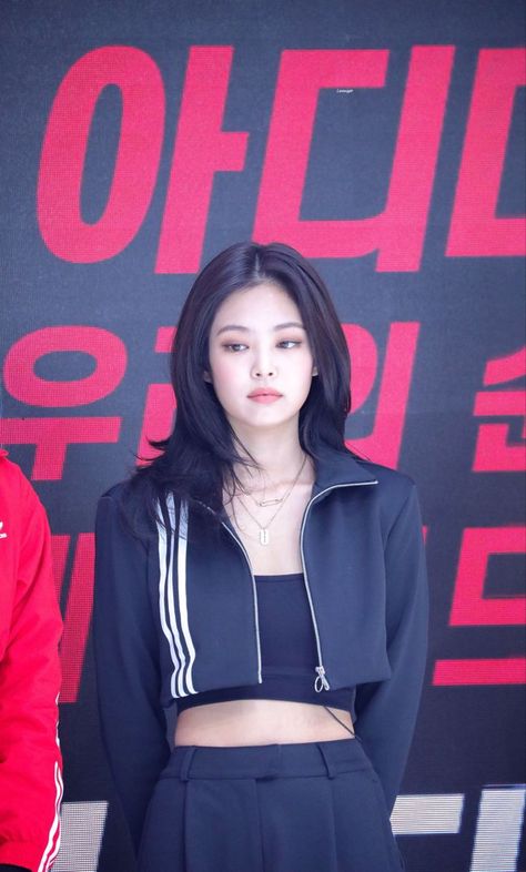 Layered Haircuts For Medium Hair, Anniversary Event, Haircuts For Medium Hair, Designer Blouse Patterns, Jennie Kim Blackpink, Layered Haircuts, Blouse Patterns, Kpop Outfits, Blackpink Jennie