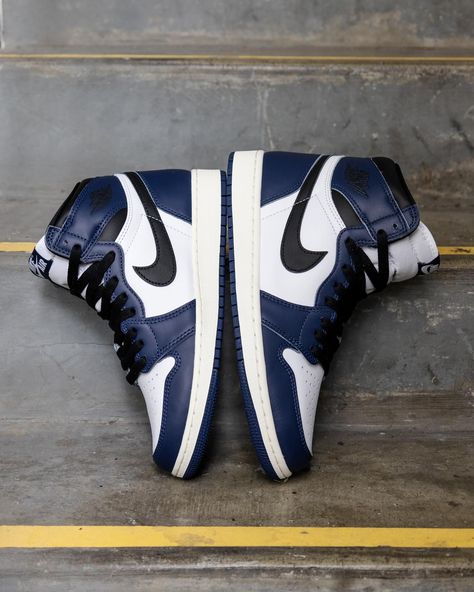 Aaaarrreee youuuu ready?! The @nike & @jumpman23 Jordan 1 High OG “Midnight Navy” has arrived with a full leather Navy, Black & White upper inspired by the iconic “Chicago” colour blocking. Releasing midnight tonight online in Men’s and Grade School sizes. Sizes 8.5-15 in Men’s & 4Y-7Y in GS will be up for grabs! Set your alarms! laced.com.au #nike #nikeair #nikeairjordan #jordans #aj1 #midnightnavy #jordan1highmidnightnavy #sneakers #jumpman #jumpman23 #laced #lacedbrisbane Air Jordan 1 Armory Navy, Jordan 1 Armory Navy, Jordan 1 Midnight Navy, Nike Jordan Air 1 Dark Blue, Jordan 1 Mid Armory Navy, Jordan 1 High Og, Jordan 1 High, Grade School, Nike Air Jordan