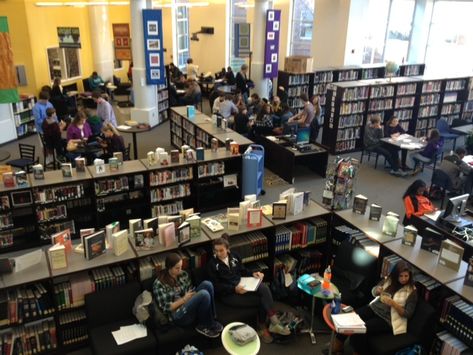 High School Media Center, Makerspace Library, School Library Design, Library Space, School Library Ideas, Middle School Libraries, Library Media Specialist, Future Library, Library Media Center