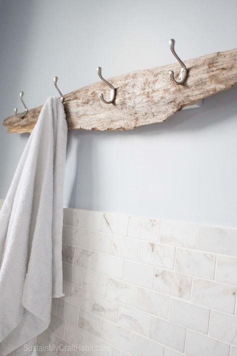 Diy Towel Holder, Rustic Towel Rack, Toallero Ideas, Diy Towel Rack, Driftwood Diy, Rustic Coat Rack, Diy Towels, Driftwood Projects, Dekor Diy