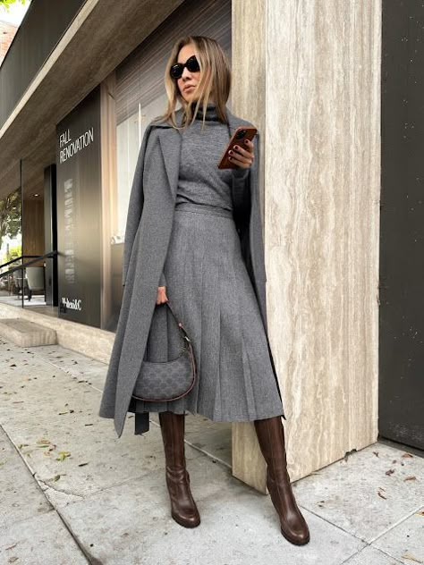 Minimal Classy Outfit, Autumn Winter Street Style 2024, 2024 Office Outfits Women, Gray Skirt Outfit, Fest Outfits, Gray Fashion, Fall Outfits For Work, Grey Outfit, Looks Street Style