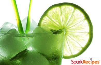 This drink is high in calories and alcohol, but a great summer drink with lots of ice Bullfrog Drink, Diet Sprite, Closeup Photo, Mojito Cocktail, Shakes Drinks, Green Drinks, Green Smoothies, Summer Drink, Drink Recipe