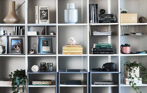 Three storage and display ideas for the IKEA KALLAX unit from Elisa’s home in Italy Ikea Kallax Unit, Billy Ikea, Long Floating Shelves, Kallax Shelf, Cube Unit, Shelf Dividers, Cube Shelves, Kallax Ikea, White Shelves