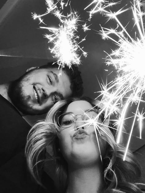 Happy New Year Pictures Ideas, New Year Photoshoot Ideas Couple, New Year Photoshoot Couple, New Years Eve Engagement Photos, New Year Couple Aesthetic, New Year Couple Pictures Photo Ideas, New Years Couples Pictures, New Years Aesthetic Couple, Nye Picture Ideas Couple