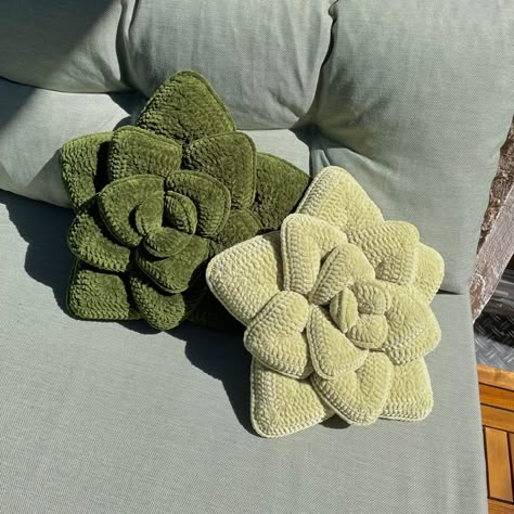 Crochet Succulent, Fair Isles, Crochet Pillow Pattern, Crochet Pillows, Crochet Plant, Crochet Design Pattern, Beginner Crochet Projects, Crochet Pillow, Fun Crochet Projects