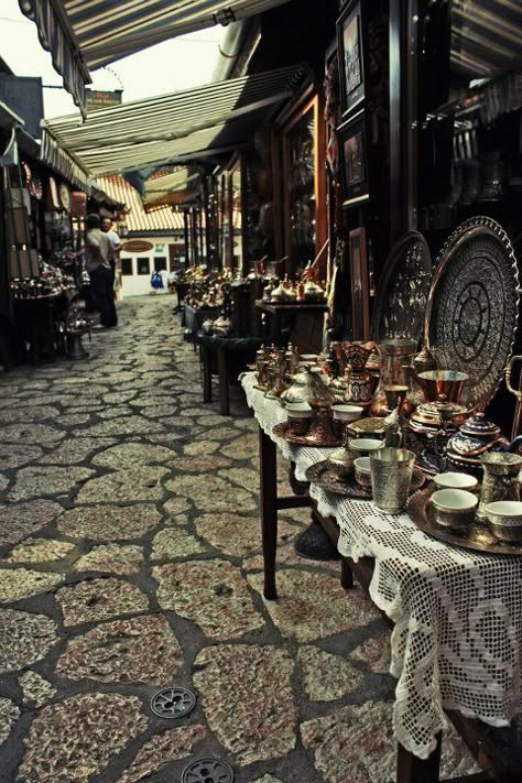 Village Market Aesthetic, Old Market Aesthetic, Medieval Market Aesthetic, Market Place Aesthetic, Street Market Aesthetic, Cottagecore Town, Writer Vibes, Fantasy Market, Victorian Market