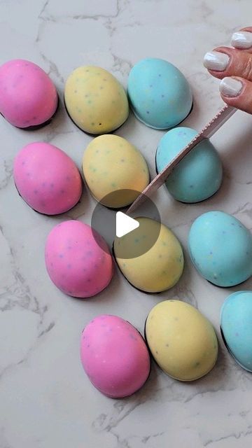 Egg Cake Pops, Speckled Egg Cake, Easter Egg Cake Pops, Easter Candy Recipes, Easter Brownies, Oil Based Food Coloring, Easter Cake Pops, Easter Egg Cake, Egg Cake