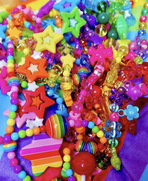 Dreamcore Accessories, Kidcore Pictures, Kidcore Kandi, Decora Aesthetic, Decora Accessories, Kid Core Aesthetic, Rainbow Core, 2020 Core, Harajuku Decora