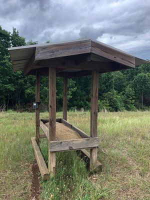 Deer Trough Feeder Plans, Deer Trough Feeder Diy, Feed Trough Ideas, Deer Trough Feeder, Diy Feed Trough, Diy Trough Feeder, Diy Deer Feed Block, Cattle Feeder Ideas, Deer Feeding Trough