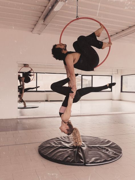 Aerial Dancing Aesthetic, Duo Aerial Hoop, Ariel Tricks, Duo Lyra, Hoop Photoshoot, Hoop Aerial, Hoops Aesthetic, Hoop Tricks, Aerial Hoop Moves