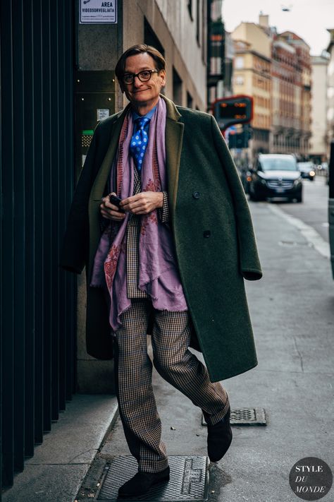 Mads Mikkelsen Fashion Week, Hamish Bowles, Hussein Chalayan Menswear, Mads Mikkelsen Milan Fashion Week, 2020 Street Style, Reportage Photography, Artsy Style, Outfits Streetwear, Street Style 2017