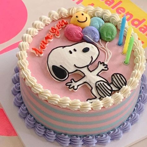 Snoopy Birthday Cake, Library Cake, Bolo Snoopy, Snoopy Cake, Snoopy Party, Snoopy Birthday, Birthday Cake For Him, Mini Cakes Birthday, Creative Birthday Cakes