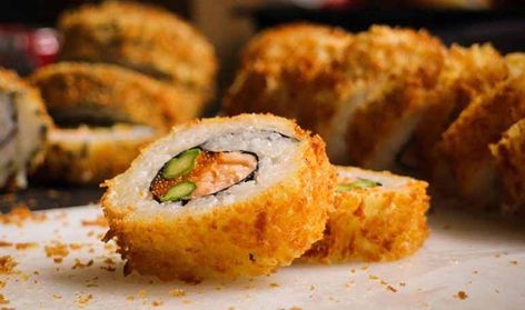 Deep Fried Sushi, Tempura Sushi, Fried Sushi, Food Documentaries, Tempura Recipe, Sushi Roll Recipes, Sushi At Home, Sushi Dishes, Sushi Chef