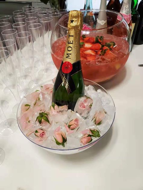 Champagne Bowl Decoration, Champagne In Ice Bucket, Champagne Set Up, Champagne Bucket Ideas, Champagne Ice Mold, Champagne Bucket Decor, Ice Bucket Decor, Champagne Table Decor, Champagne Bar Ideas