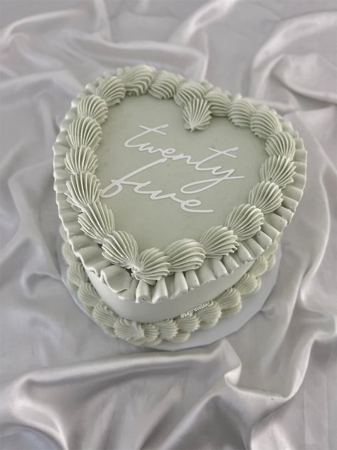 Vintage Cake Sage Green, Mint Green Heart Cake, 21st Birthday Cake Sage Green, March Birthday Cake Ideas, April Birthday Cake Ideas, Light Green Cake Ideas, Sage Green Bday Cake, Vintage Heart Cake Green, Sage Green Heart Cake