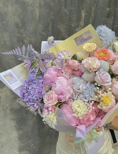 Unique Bridal Bouquets Ideas, Unique Bridal Bouquets, Bridal Bouquet Ideas, Bouquets Ideas, A Bouquet Of Flowers, Flowers Bouquet Gift, Nothing But Flowers, Aesthetic Flowers, Bouquet Inspiration