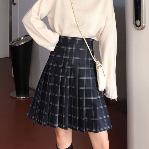 Pleated Skirt Knee Length, Knee Length Plaid Skirt, Knee Skirt Outfits, Knee Length Skirt Outfit, Plaid Skirt Plus Size, Knee Length Skirts Outfits, School Skirts, Skirt Classy, Knee Length Pleated Skirt