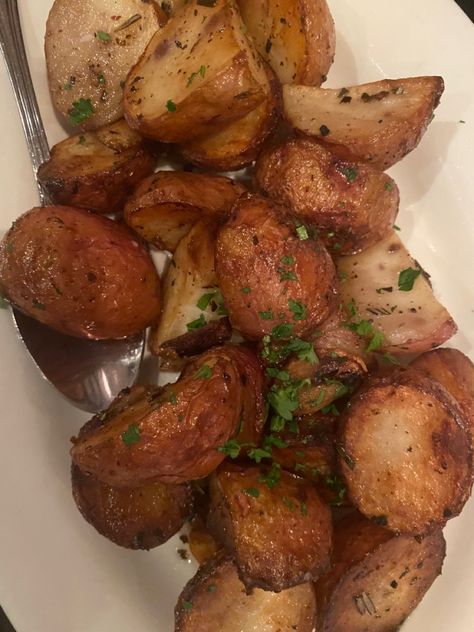 Potato Aesthetic, Roast Potatoes, Food Inspo, Roasted Potatoes, Christmas Dinner, Aesthetic Food, Potato, Christmas