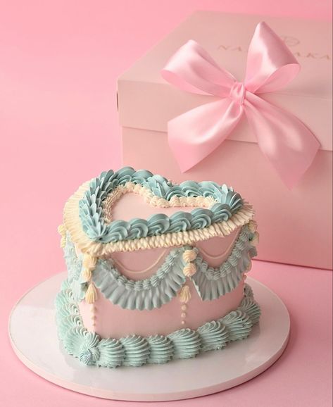 Pink And Blue Lambeth Cake, Blue And Pink Cake Design, Heart Lambeth Cake, Lambeth Heart Cake, Pink And Blue Birthday Cake, Mini Heart Cake, Lambeth Cakes, Lambeth Cake, Heart Birthday Cake