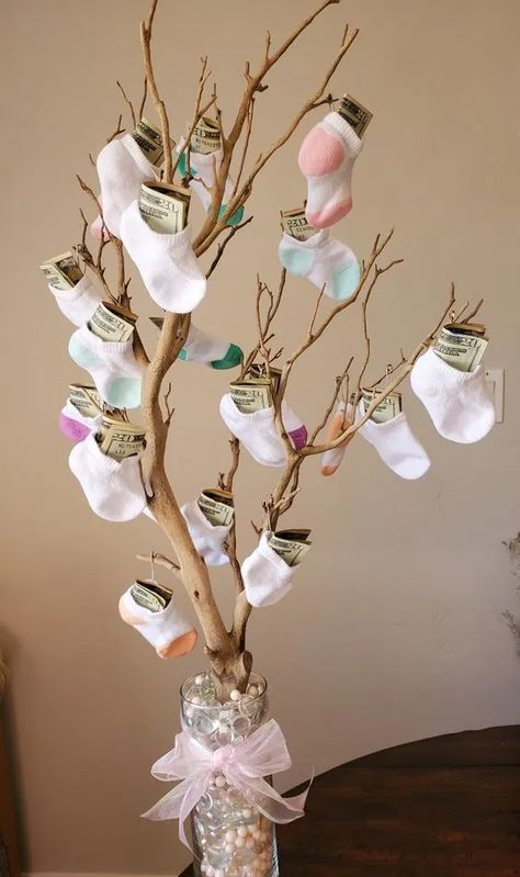 Baby Shower Tree, Easy Baby Shower, Shower Prizes, Idee Babyshower, Baby Shower Baskets, Baby Shower Treats, Baby Shower Theme Decorations, Baby Shower Crafts