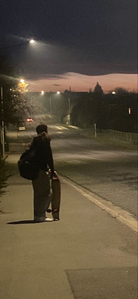 Highschool Dream Aesthetic, Late Night Skateboarding Aesthetic, Skating At Night Aesthetic, Skate Boarding Aesthetic, Skate Park Aesthetic, Skateboarding At Night, Monday Outfits For School, Retro Places, How To Skateboard