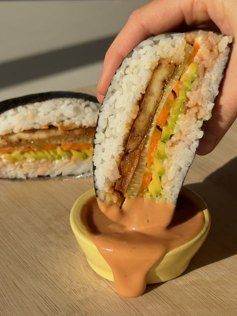 VEGAN ONIGIRAZU | aka sushi sandwich - itsvegansis Vegan Onigirazu, Sushi Tofu, Tofu Sushi, Sushi Taco, Sushi Wrap, Sticky Tofu, Sandwich Packaging, Vegetarian Sushi, Sushi Boat