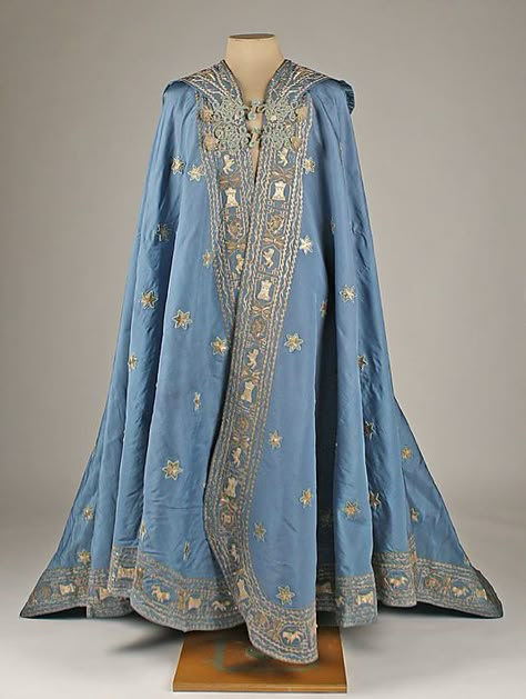 WOW!  Now that is what I call a Cape!Mantle  Date: 1804–7 Culture: Spanish Medium: silk, metal thread Dimensions: Length: 145 1/2 in. (369.6 cm) Width: 112 in. (284.5 cm) 1800s Fashion, Historical Clothes, Regency Fashion, Fashion Through The Ages, Regency Period, Historical Dress, Historic Fashion, Period Outfit, Period Clothing