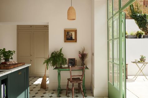 The Chiswick Basement | deVOL Kitchens Devol Shaker Kitchen, Devol Kitchens, Basement Kitchen, Chimney Breast, Shaker Kitchen, Style Deco, Room Table, 인테리어 디자인, Kitchen Renovation