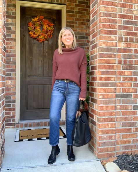 4 Ways to Style Chelsea Lug Boots Lug Sole Boots Outfit Jeans, Dansko Boots Outfit, Chunky Chelsea Boots Outfit Women, Lug Boots Outfit Fall, Lug Sole Chelsea Boots Outfit, How To Wear Chelsea Boots Women, Lug Sole Boots Outfit, Chunky Chelsea Boots Outfit, Lug Boots Outfit