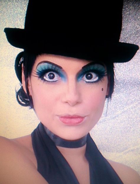 cabaret eyes Cabaret Makeup, 1920’s Makeup, Cabaret Musical, Cabaret Costume, Makeup Collage, 1920s Makeup, Theater Costumes, Play Makeup, Theatre Makeup