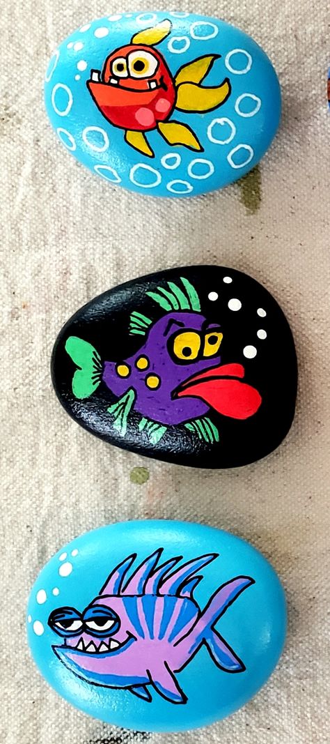 Painted Rocks, Funky Fish, Bubba Fish, Fat-Lip Fishy, Stoner Fish, Under the Sea, Bubbles, #SSBMandi Rock Art Fish, Under The Sea Rock Painting, Fish Painted Rocks Ideas, Fish Painted On Rocks, Under The Sea Painted Rocks, Rock Painting Fish Ideas, Painted Fish Rocks, Painted Rocks Fish, Sea Activities For Toddlers