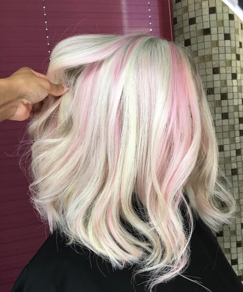 White Hair With Pink Highlights, White Hair Pink Highlights, Blond And Light Pink Hair, Blonde Hair With Light Pink Underneath, Blonde Hair With Hints Of Pink, Platinum Blonde Hair With Pink Highlight, Blonde Hair With Pink Strands, Pastel Pink Streaks In Blonde Hair, Pink And White Hair