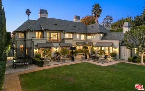 House Los Angeles In Los Angeles, California, United States For Sale (14160928) California Houses, Los Angeles House, Mansion Aesthetic, Modern Family House, Pasadena California, Beautiful Houses, Mansion Interior, Cozy Fireplace, Los Angeles Homes