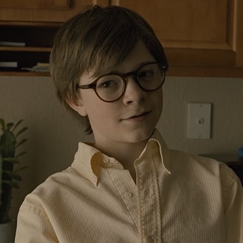 #theodoredecker #thegoldfinch Theodore Decker, Oakes Fegley, Theo Decker, The Goldfinch, Donna Tartt, Finn Wolfhard, Goldfinch, American Beauty, Movies And Tv Shows