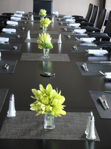 Business Meeting Table Decor, Corporate Meeting Table Centerpieces, Business Meeting Table Centerpieces, Meeting Centerpieces Business, Conference Table Decor, Corporate Conference Event, Boardroom Ideas, Boardroom Design, Corporate Event Centerpieces