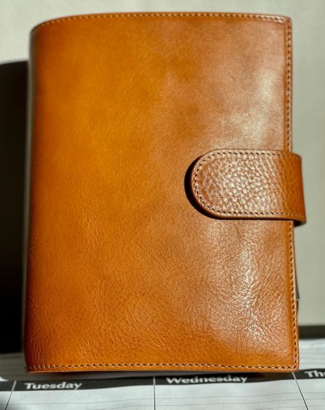 Moterm Personal Luxe 2.0 in Full Grain Veg Tanned Leather | the zeitgeist of zoe Moterm Personal Planner, Gillio Planner, Moterm Planner, Adventurer Style, Ring Planners, Planner Aesthetic, Leather Planner, My Planner, Planner Obsessed