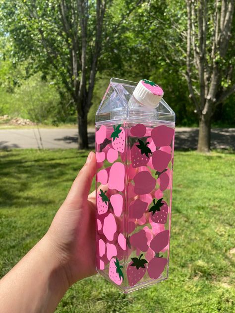 Milk Jug Water Bottle, Carton Cute, Cow Print Cup, Bottle Design Water, Milk Carton Water Bottle, Carton Water Bottle, Starbucks Cup Art, Cute Water Bottle, Kawaii Cups