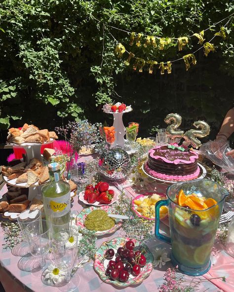 Birthday, picnic, 22, friends, disco, cake, Birthday Decoration Ideas 22, Picnic Food Birthday, Aesthetic Themed Birthday Party, Friend Tea Party, Picnic Birthday Party Food Ideas, 21 Birthday Picnic, 21st Summer Birthday Ideas, Fairycore Birthday Party Aesthetic, Friends Garden Party