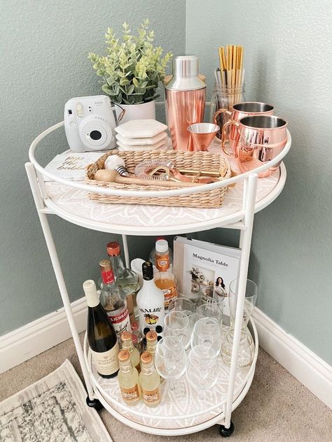 Bar Cart In Living Room, White Bar Cart, Bar Cart Aesthetic, Wine Apartment, Cart Aesthetic, Bar Cart Inspiration, Bar Cart Ideas, Aesthetic Bar, Apartment Bar