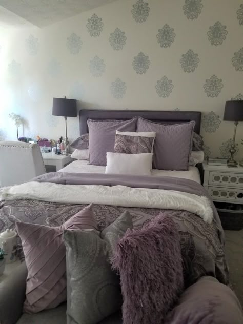 Lavender and grey bedroom idea Lavender And Silver Bedroom Ideas, Lavender Gray Room Ideas, Black White Grey Purple Bedroom, Lavender And Gray Bedroom Ideas, Lavender Blue Bedroom Ideas, Lavender Accents Bedroom, Black White Gray Purple Bedroom, Purple Gray And White Bedroom, Purple Gray White Bedroom