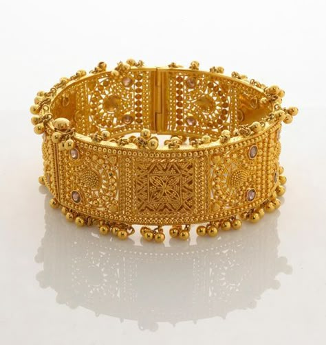 22k Gold Bangles, Gold Bangles Indian, Unique Gold Jewelry Designs, Gold Jewels Design, Gold Bangles For Women, New Gold Jewellery Designs, Modern Gold Jewelry, Fancy Jewellery Designs, Gold Bridal Jewellery Sets