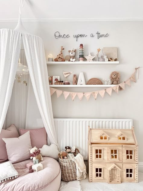 Playroom Ideas Small Space, Playroom Layout, Toddler Bedroom Girl, Big Girl Bedrooms, Toddler Girl Room, Kids Bedroom Inspiration, Toddler Room Decor, Nursery Shelves