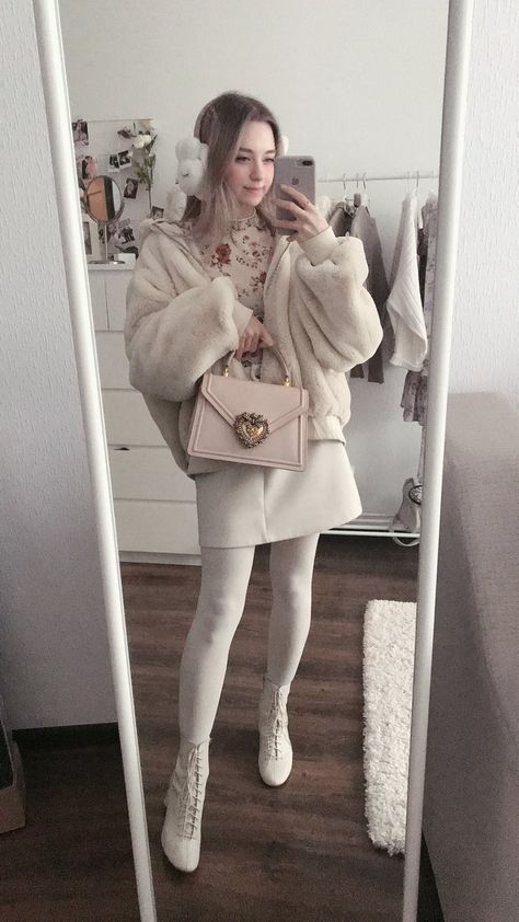 White Stockings Outfit, White Tights Outfit, Colored Tights Outfit, Tights Outfits, Outfit Inso, Faux Fur Hooded Coat, Stockings Outfit, White Tights, White Stockings