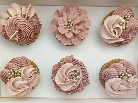 Cupcake design colour nude dusk rose Rose Gold Cupcakes Wedding Ideas, Dusty Rose Macarons, Dusty Rose Cupcakes, Dusty Pink Cupcakes, Dusty Rose Cake, Quince Treats, Rose Gold Cupcakes, Stiletto Cupcakes, Engagement Cupcakes