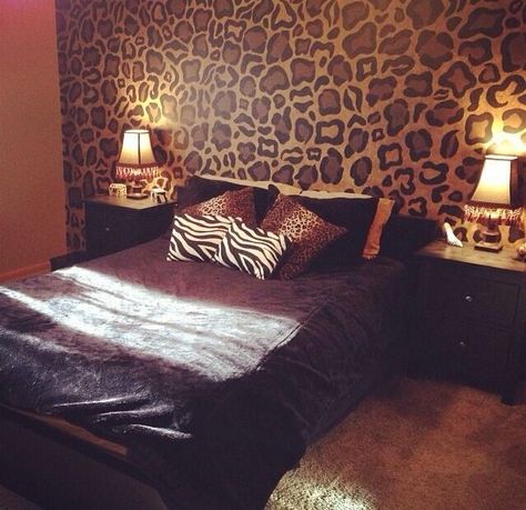 How To Paint Cheetah Print, Cheetah Print Bedroom, Cheetah Bedroom, Leopard Bedroom, Black Gold Bedroom, Bedroom Wall Colors, Gold Bedroom, Walls Room, Skin Remedies